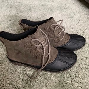 Sorel Out n About boots NWT size 9